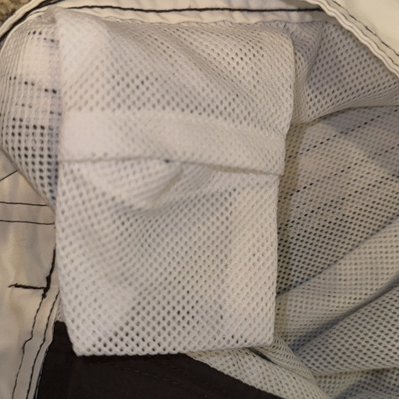 Old Navy men’s swim trunks - Picture 4 of 5